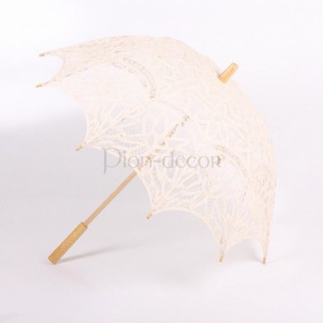 Кружевной зонтик для невесты цвета шампань