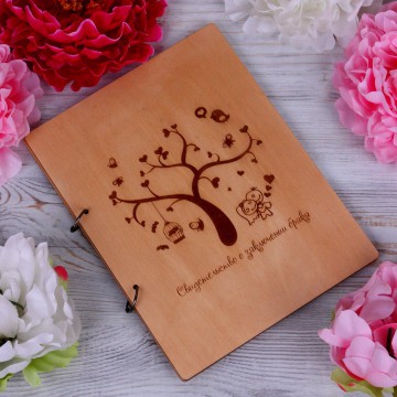 Деревянная папка «Милая парочка» для свидетельства о заключении брака