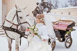 Аксессуары для зимней свадьбы: как сделать праздник ярче