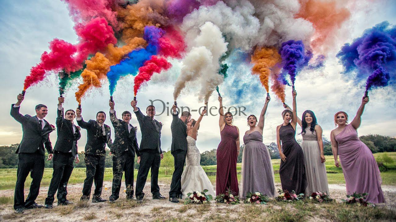 Разноцветный дым, фото свадьбы