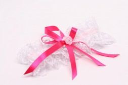 Подвязка с розовой лентой