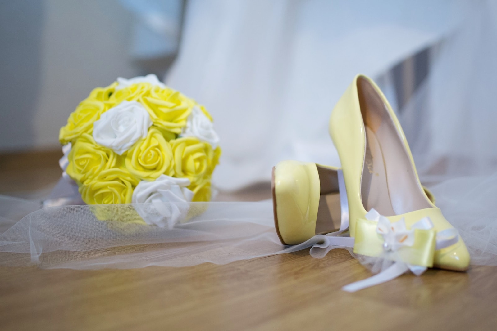 Желтые свадебные туфли - лодочки