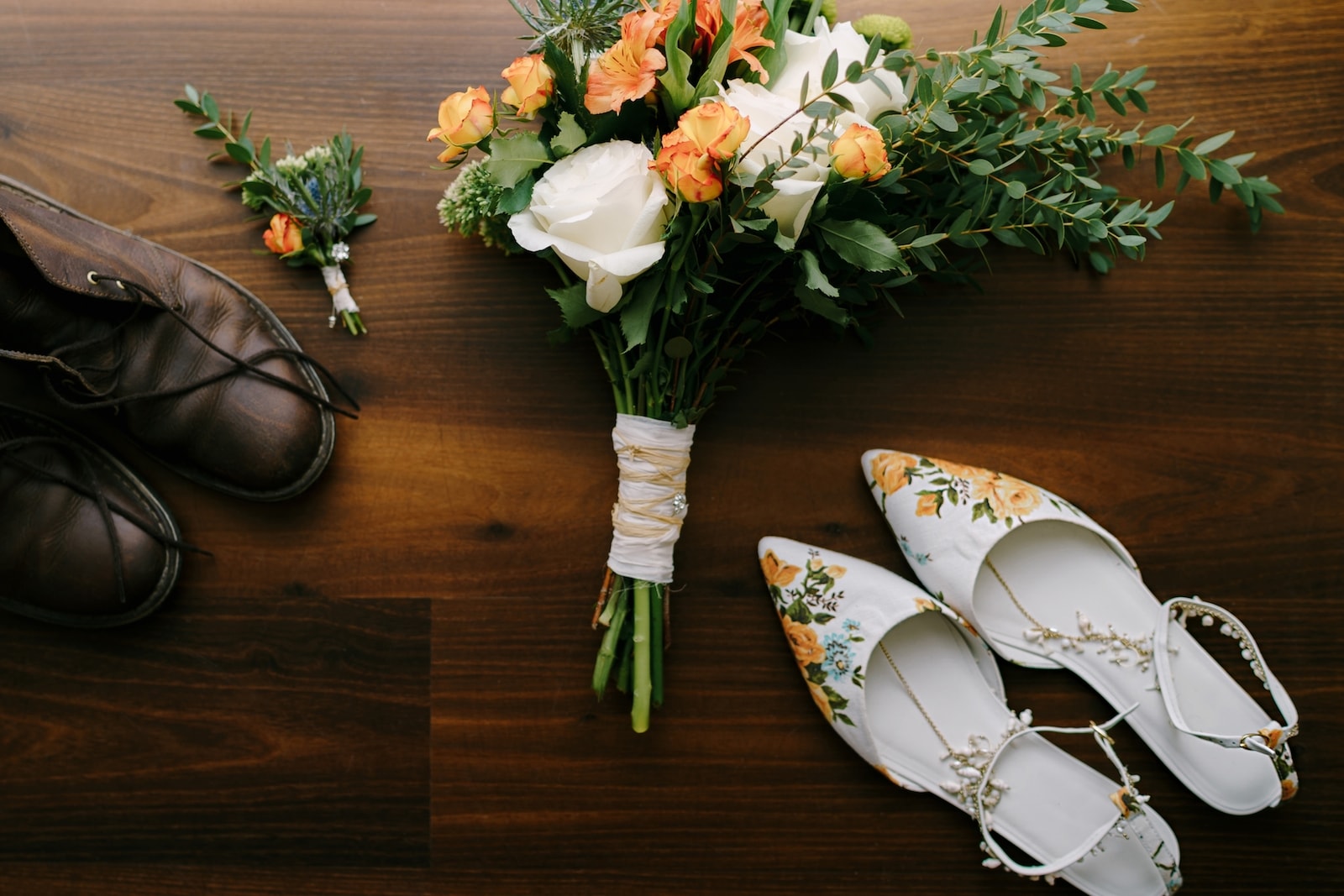 Свадебные туфли с цветочной вышивкой