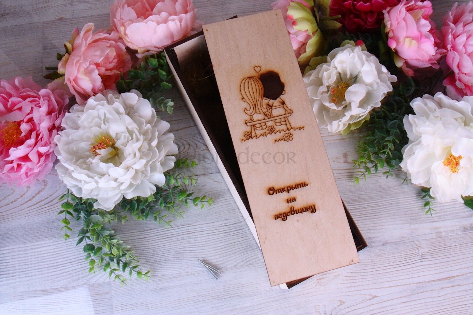 Свадебная шкатулка в деревянном стиле
