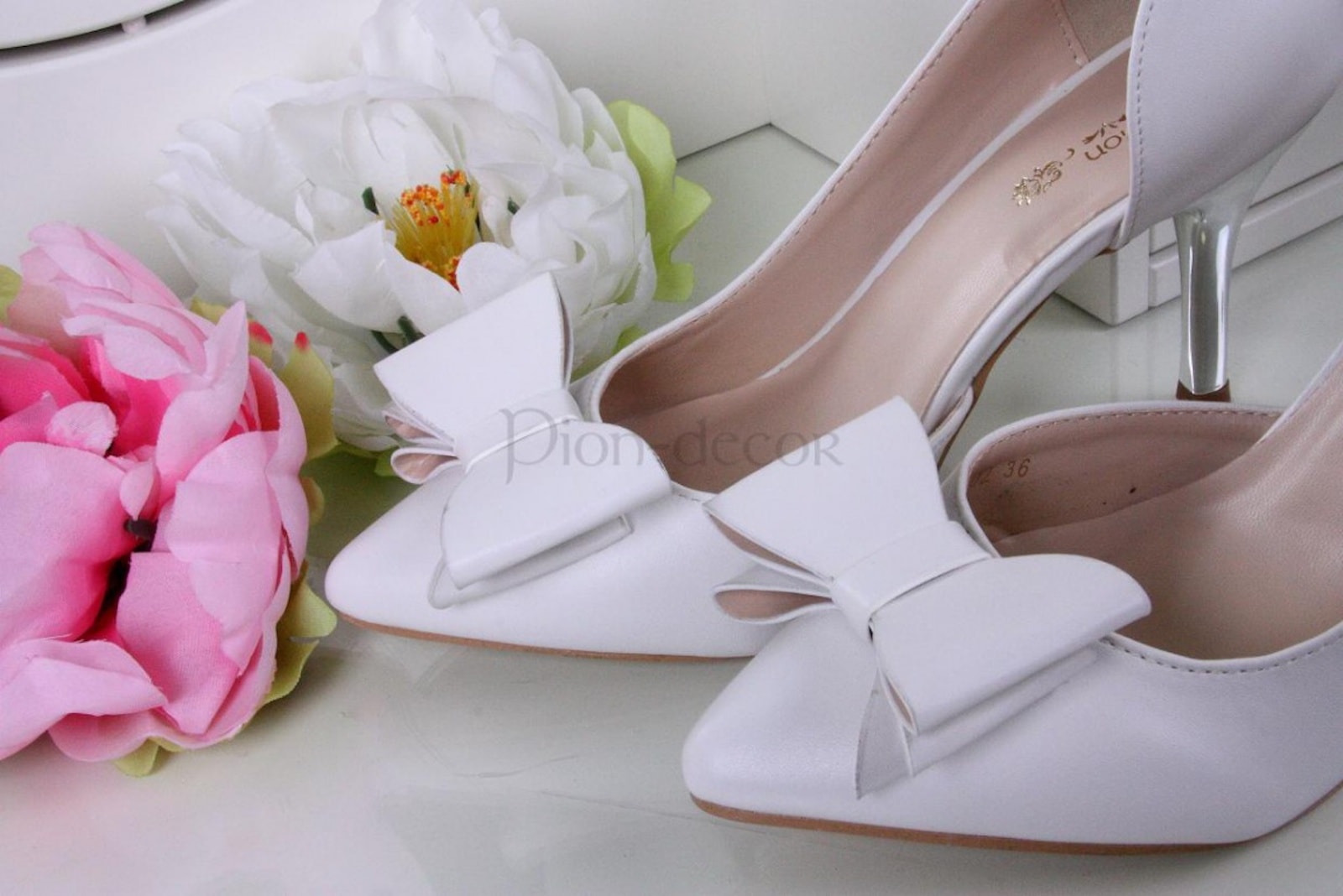 Свадебные туфли с белыми бантиками
