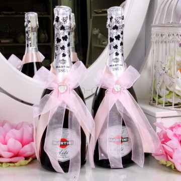 Розовые ленты на шампанское