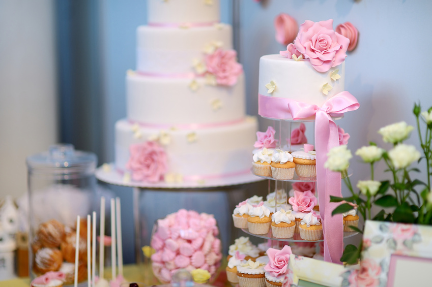 Оформление свадебного торта и сладостей -  идеи 2018 года