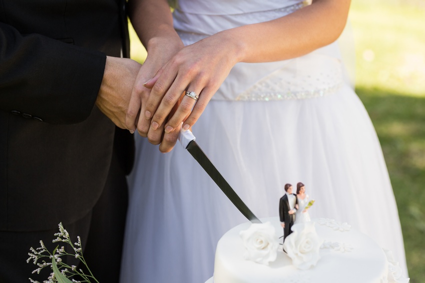Свадебный торт - главный атрибут свадебного стола молодоженов