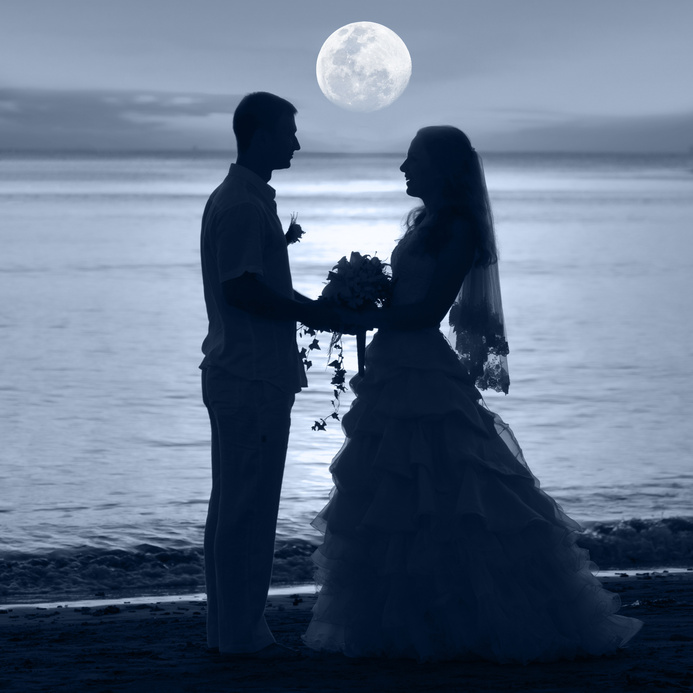 Идеи свадебной фотосессии  - Молодожены в лунном свете
