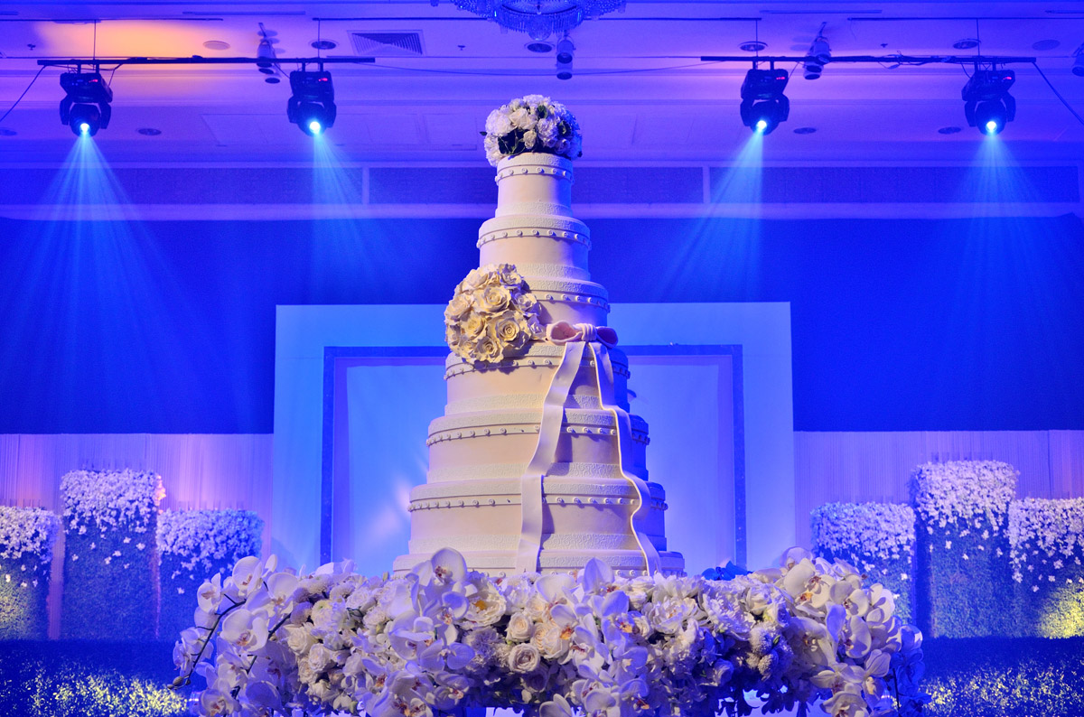 Шикарное оформление свадебного торта