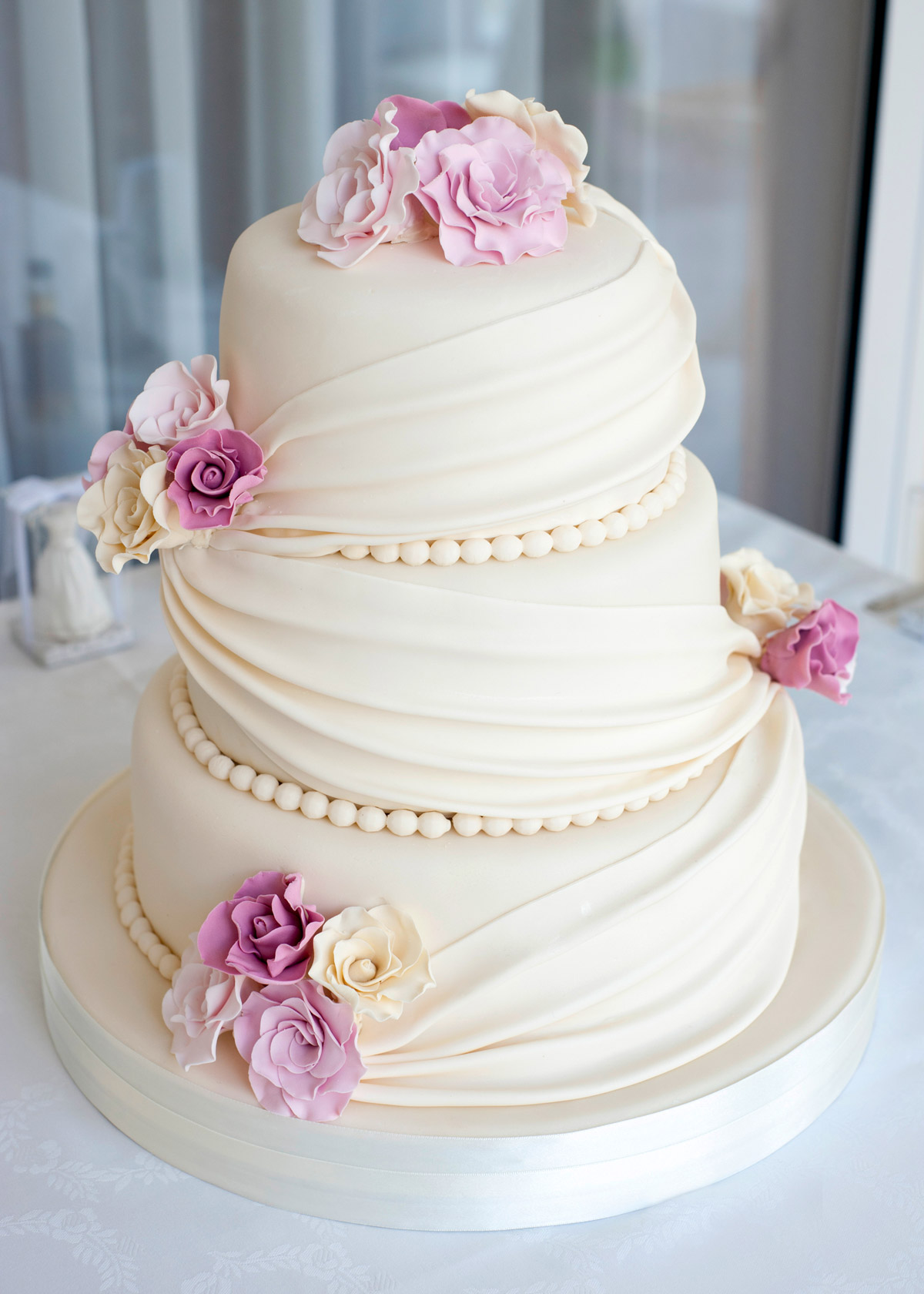 Необычная форма свадебного торта