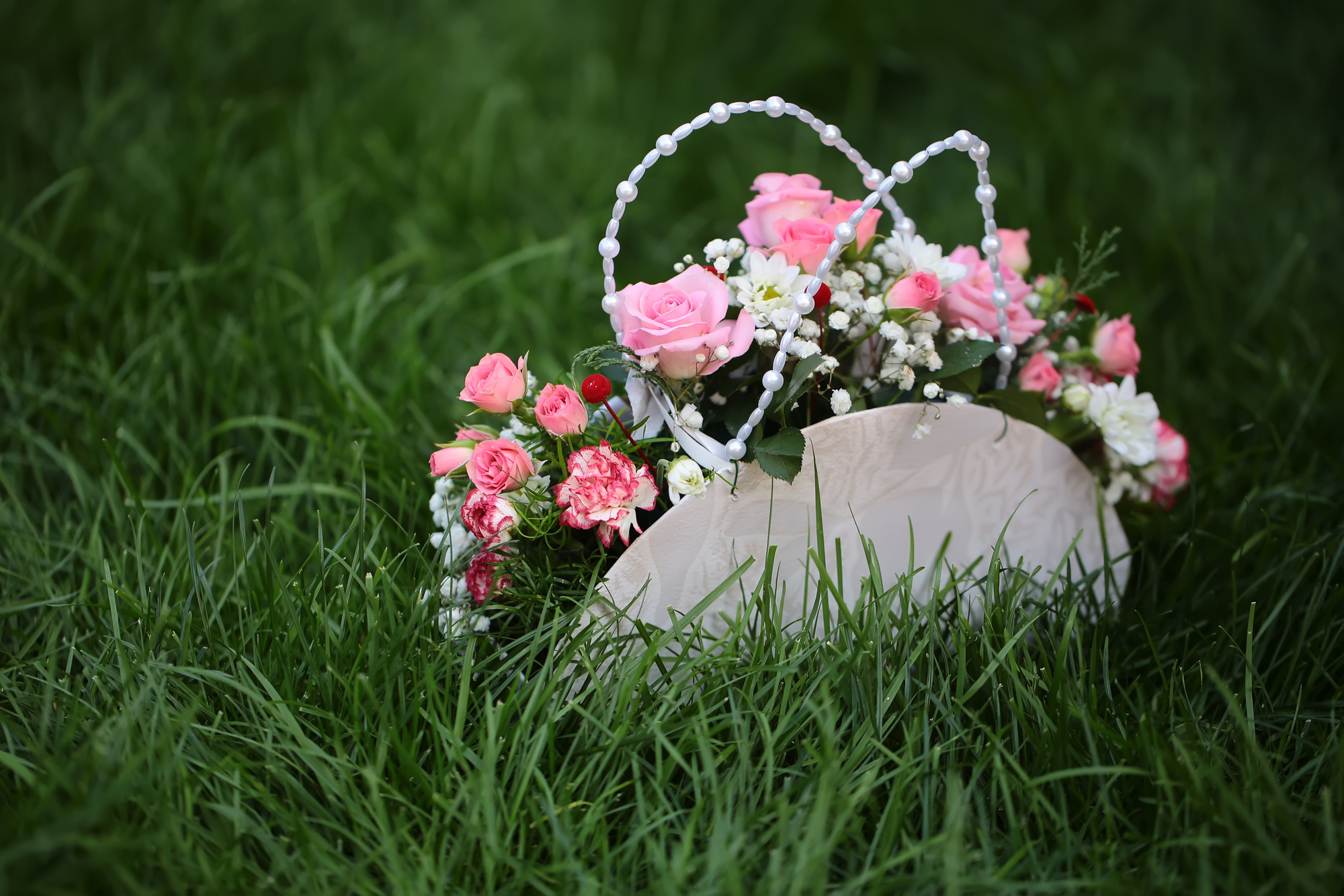 Свадебная сумочка-корзинка с живыми цветами
