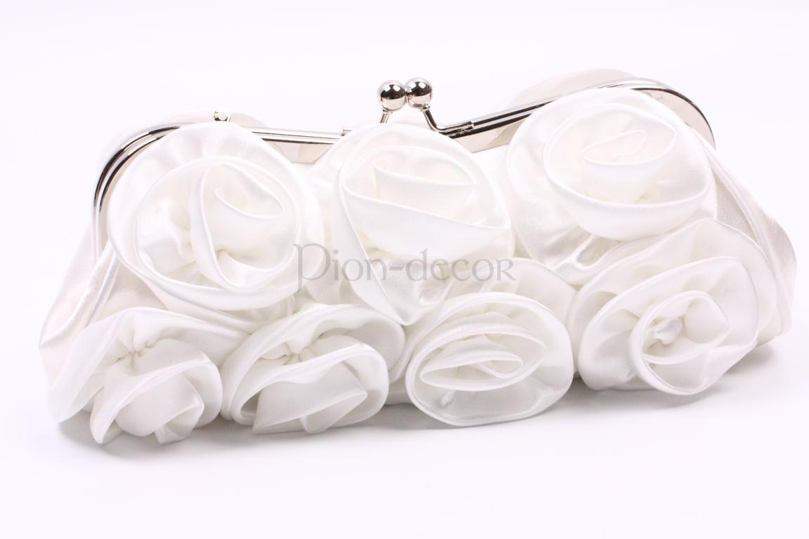 Белая свадебная сумочка невесты с розами