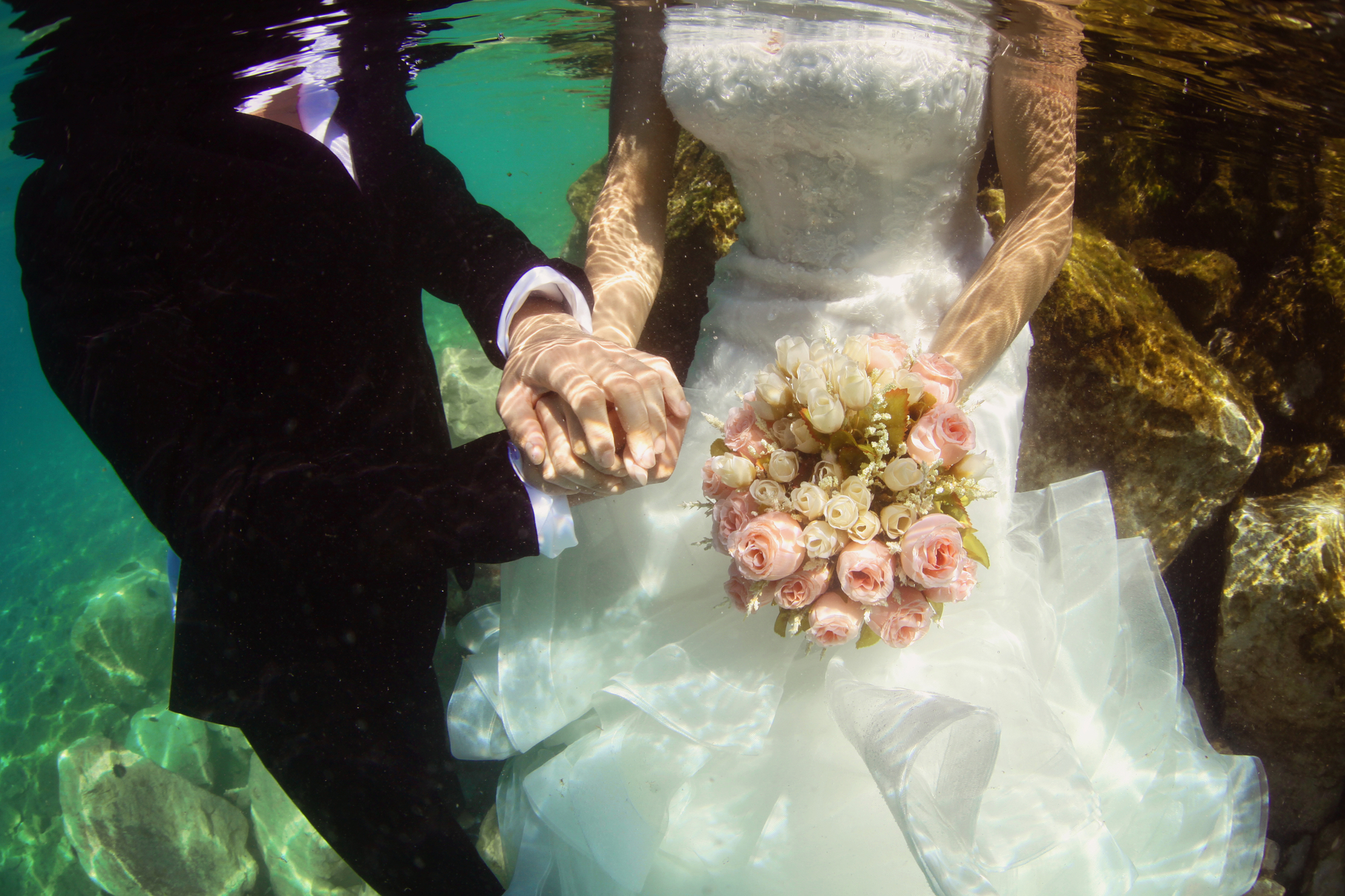 Свадебная фотосессия под водой - новинка 2020 года
