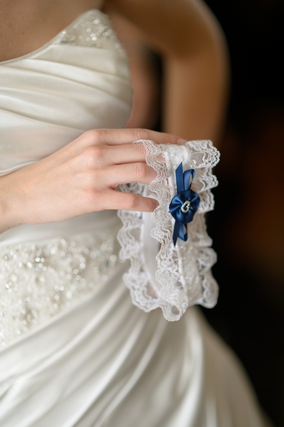 Как сделать подвязку невесты своими руками?