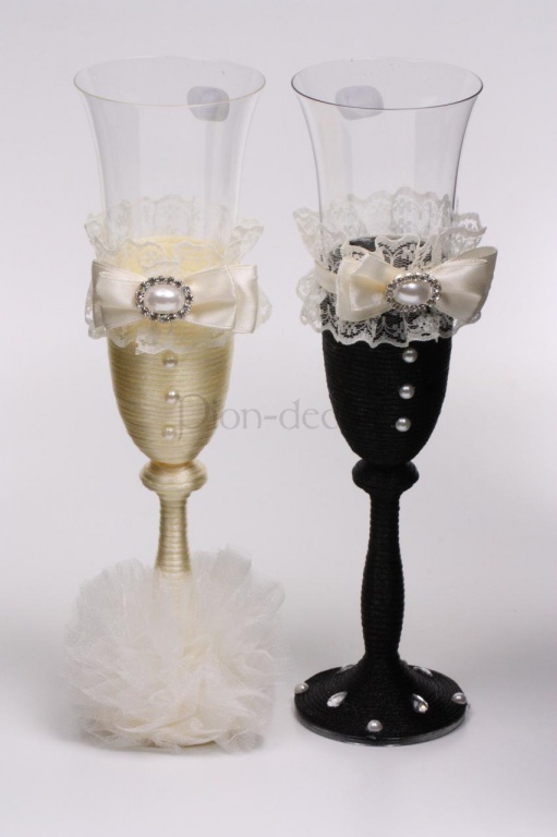 Декор свадебных бокалов полимерной глиной. Бокалы «Красный бархат» с кристальной пастой.